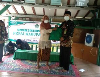 FKPAI Salurkan Sembako kepada Duafa dan Mualaf