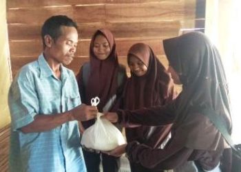 Bakti sosial latih kepekaan sosial siswa