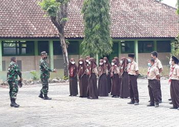Siswa MTs Negeri 2 Rembang Mendapatkan Motivasi Belajar dari Babinsa