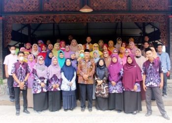 MTs N 1 Rembang Melapas Purna Tugas Zuraidah SU dan Perpisahan Alih Tugas Guru