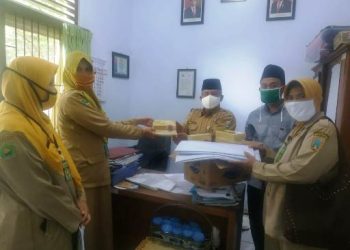 Kemenag bagikan buku manasik haji ke CJH