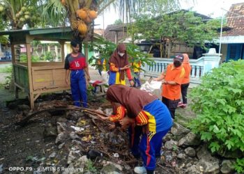 MTsN 5 Rembang Sukseskan Hari Sampah Nasional