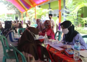 Ratusan Siswa MTsN 4 Rembang Ikuti Vaksinasi Tahap I