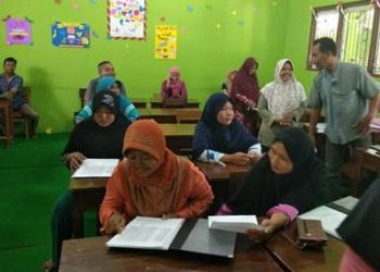 Pembagian Rapor untuk jalin komunikasi dengan wali murid