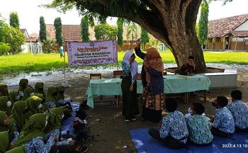 Penyuluh Semarakkan Peskil di SMPN 1 Sarang