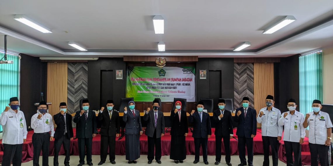 M. Fatah melantik dan mengambil sumpah sejumlah Pejabat,