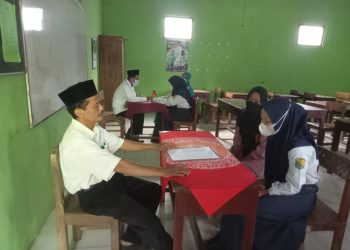 Siswa MTsN 4 Rembang Ikuti Ujian Praktik Baca Tahlil
