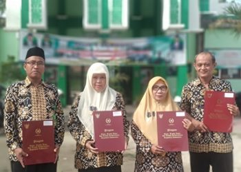 4 Guru MTsN 5 Rembang Raih Satyalancana Karya Satya