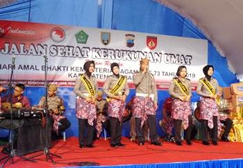 Group Keroncong  Polres Rembang Memeriahkan Jalan Santai Kerukunan Umat Beragama