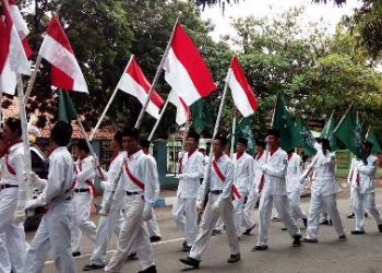 Ribuan santri ikuti kirab merah putih