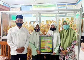 Madrasah riset untuk pengembangan kompetensi siswa