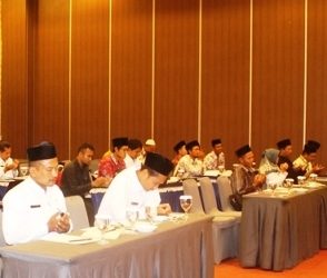 Sampaikan keteladanan bagi masyarakat