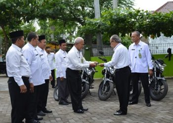 Pemkab serahkan bantuan kendaraan bermotor kepada Kemenag