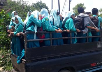 Siswa MTs Negeri 2 Rembang Sambut Gembira Angkutan Antar Jemput