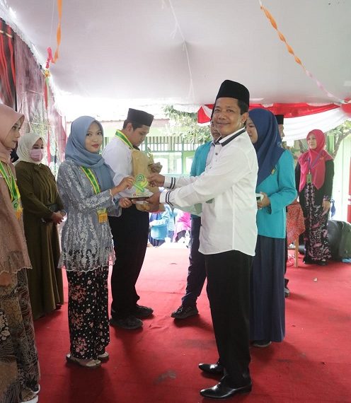 Tangis Harus Warnai Muwaddaah MTsN 3 Rembang