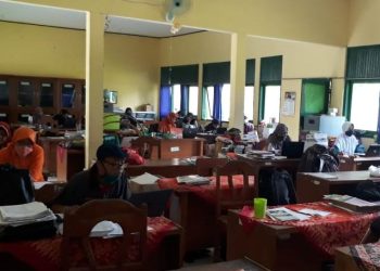 MTs N 2 Rembang adakan bimtek e-learning