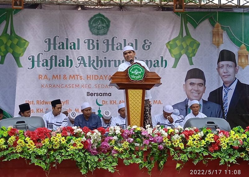 Gus Ghofur Sampaikan Peran Guru Sebagai Uswah