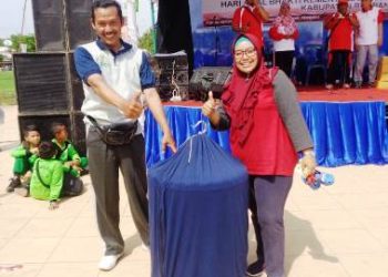 KAU Kecamatan Sarang Berikan Doorprize Burung Murai