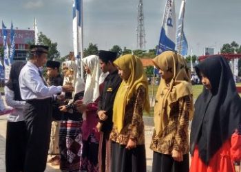 Bupati gratiskan umroh bagi santri berprestasi