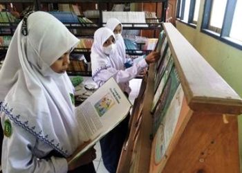 PTM Terbatas Tak Mengurangi Minat Kunjung Siswa Ke Perpustakaan