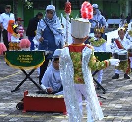 Marching band, karawitan dan lomba DWP turut meriahkan jalan santai