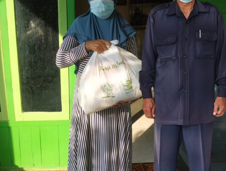 Mustahiq Ini Ungkapkan Keharuan Terima Zakat dari Kemenag