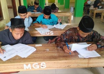 17 Santri PKPPS Al-Hidayah Sarang Ikuti Ujian Sekolah