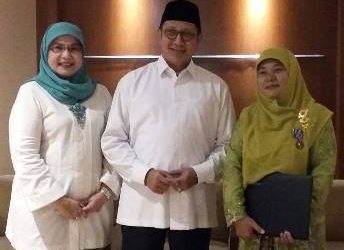 Presiden berikan satya lencana kepada Siti Maryati