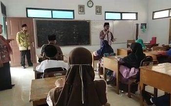 Salawat Nabi Iringi Sosialisasi PPDB ke SD