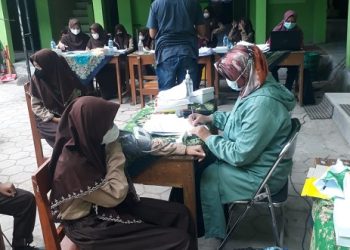 Dukung Program Pemerintah MTs Negeri 2 Rembang Gelar Vaksin Pelajar.