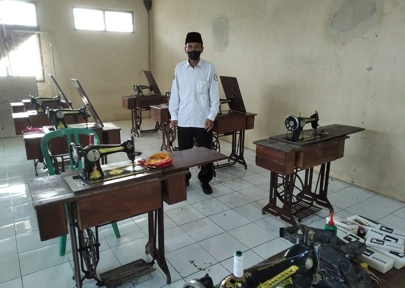 MTs Negeri 2 Rembang Bekali Siswa Keterampilan Menjahit