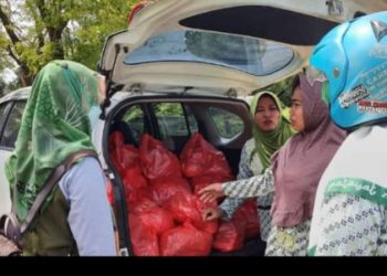 Penyuluh Bersama Fatayat NU Bantu Warga Terdampak Banjir