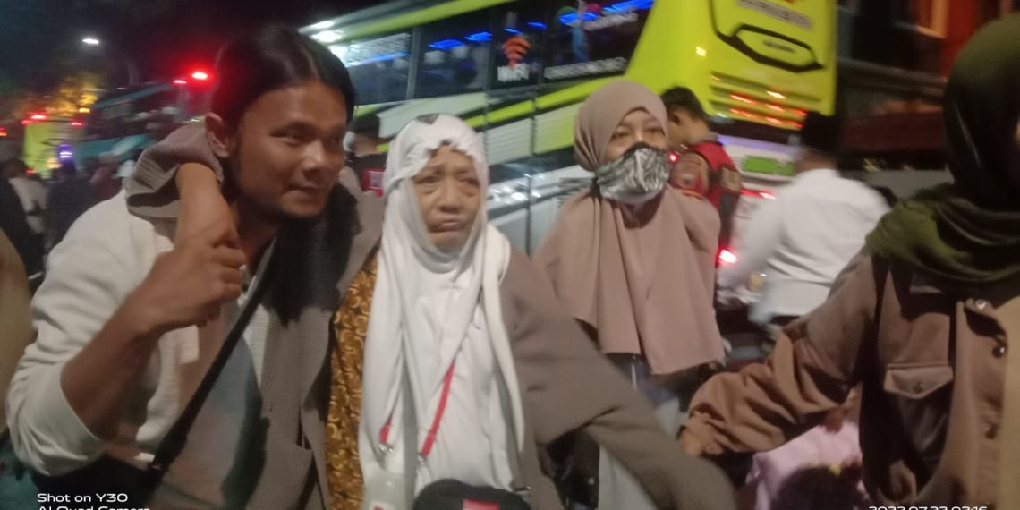 Bus 6 Alami Laka di Blora, Jemaah Haji Kloter SOC 09 Terlambat Tiba di Rembang