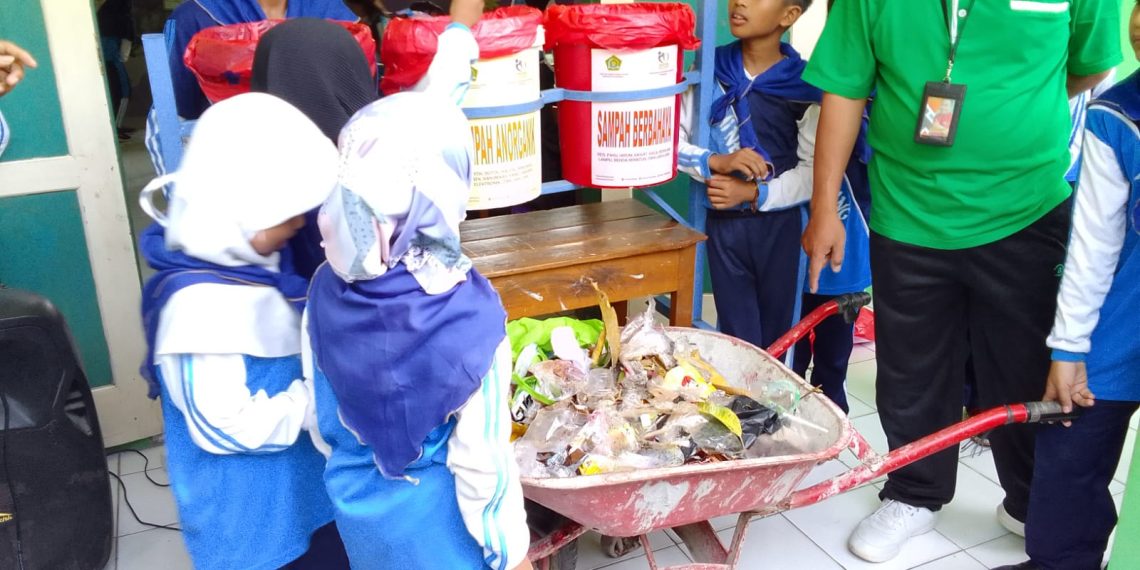 SAPU LIDI, Inovasi MIN 2 Rembang Peduli Lingkungan