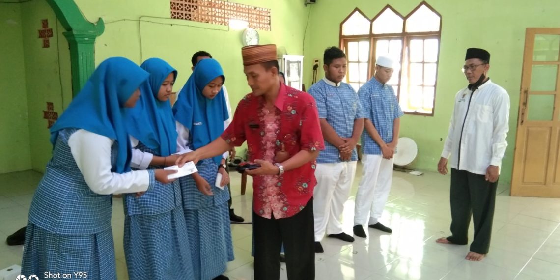 55 Peserta Didik MAN 1 Rembang Terima Beasiswa Baznas
