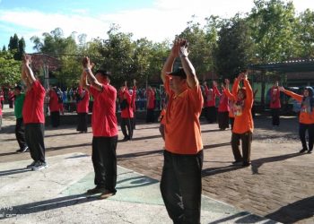 Jumat Sehat, Civitas MAN 1 Rembang Lakukan Senam Bersama
