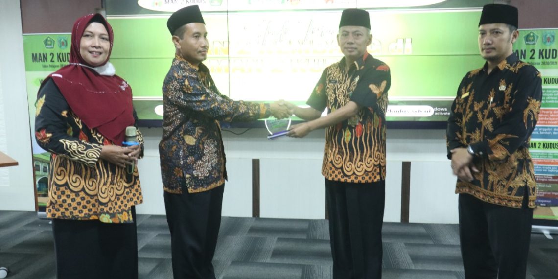 Kembangkan Madrasah, MAN 2 Rembang Studi Tiru di MAN 2 Kudus