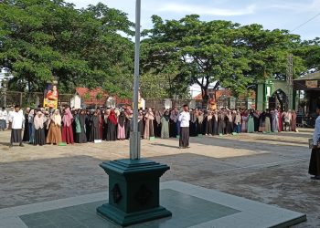 MAN 2 Rembang Gelar Upacara Hari Santri, Tampilkan Padus Keren