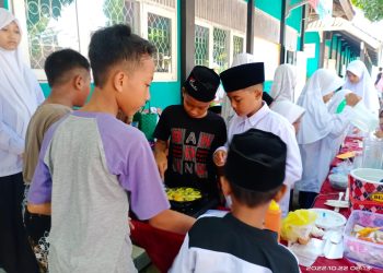 Pupuk Jiwa Wirausaha Siswa, MIN 1 Rembang Gelar Bazar