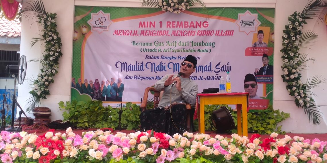 Gelar Maulid Nabi , MIN 1 Rembang Hadirkan Ustadz dari Jombang