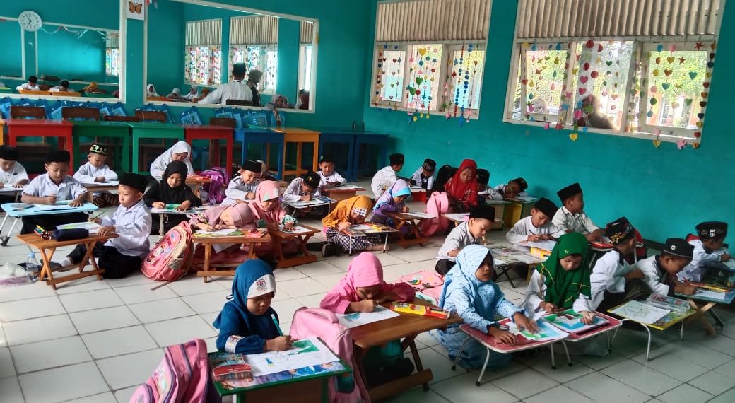 Peringati Hari Santri, MIN 1 Rembang Gelar Lomba Mewarnai