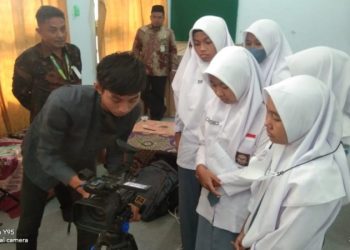 Peserta Praktikkan Materi Pelatihan dari Narsum UMK