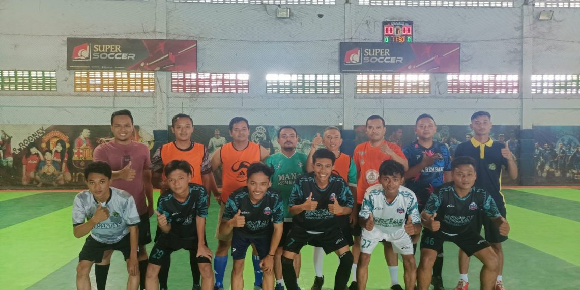 Guru dan Siswa Ini Jalin Keakraban dengan Pertandingan Sepakbola
