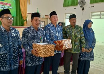 MAN 2 Rembang Lepas Guru Purna Tugas
