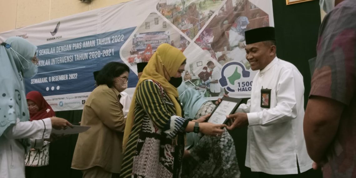 MIN 2 Rembang Raih Sertifikat BPOM
