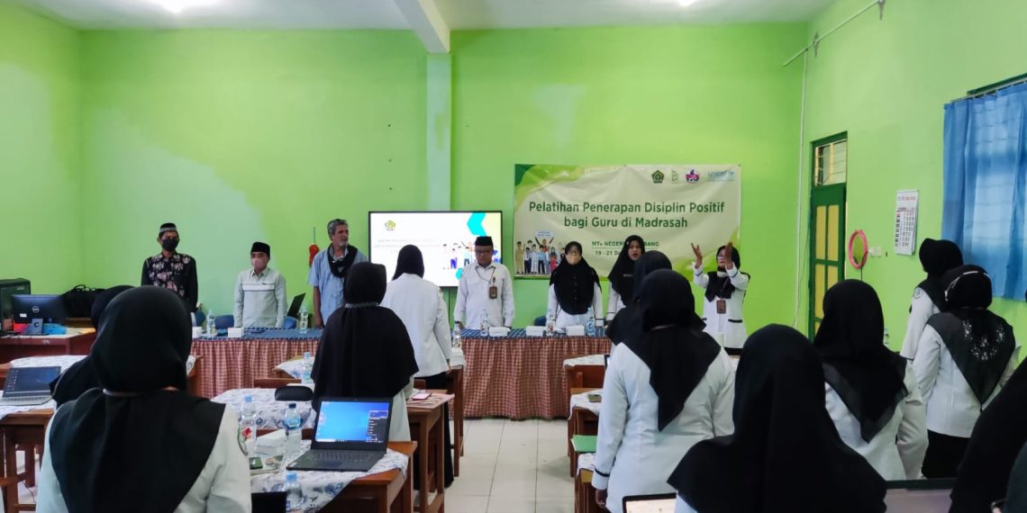 MTsN 1 Rembang Gelar Pelatihan Disiplin Positif