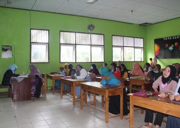 Wali Siswa Antusias mengambil LHB Siswa di MTsN 4 Rembang