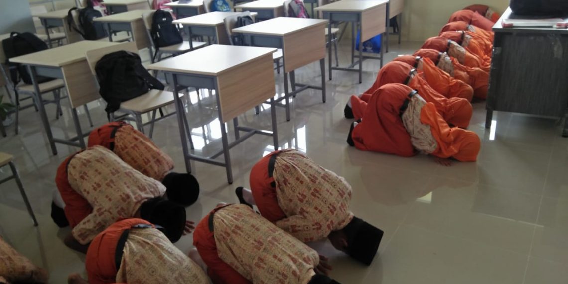 Siswa MIN 1 Rembang Gelar Sujud Syukur, Sambut Penggunaan Gedung Baru SBSN