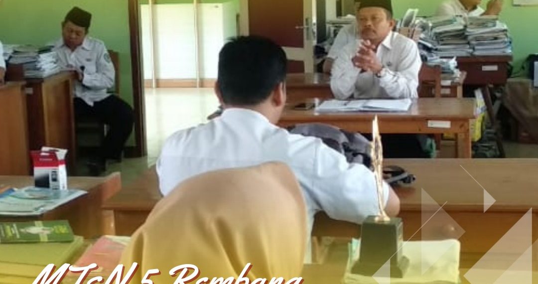 Pembinaan Rutin Guru dan Pegawai, Kepala MTs N 5 Rembang Ingatkan Kedisiplinan Pegawai
