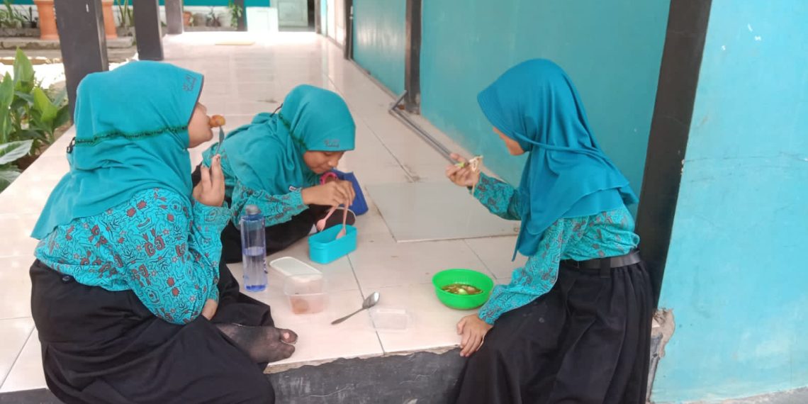 MIN 1 Rembang Gencarkan Gerakan Kurangi Sampah Plastik